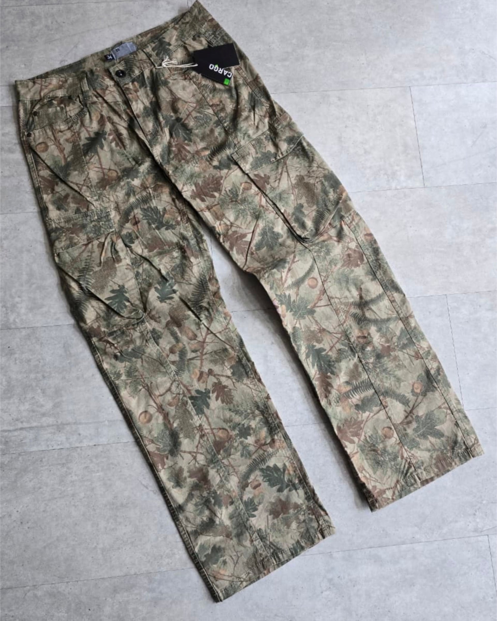 CAMOUFLAGE FLORA CARGOS