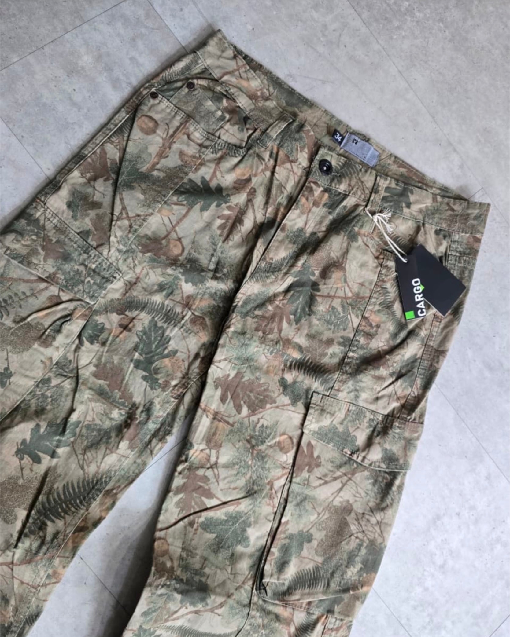 CAMOUFLAGE FLORA CARGOS